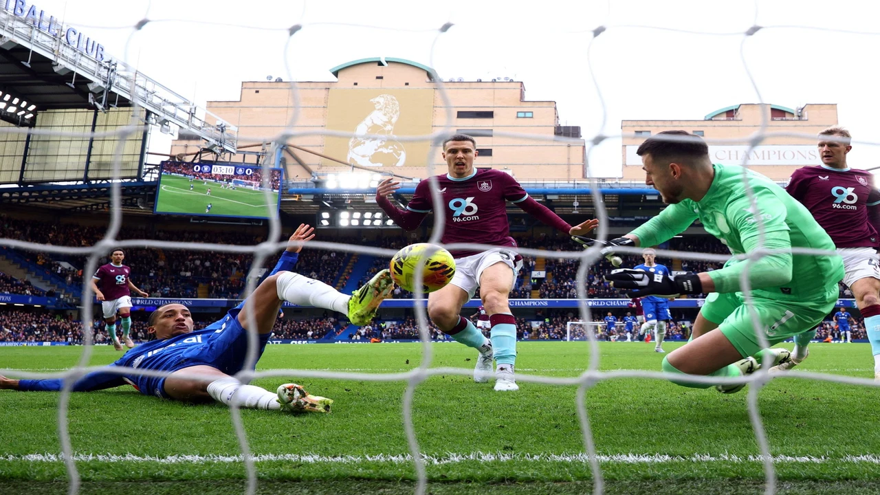 رقم قياسي جديد.. ميلنر يتصدر مشهد التعادلات الصادمة لميلان وتشيلسي في البريميرليغ